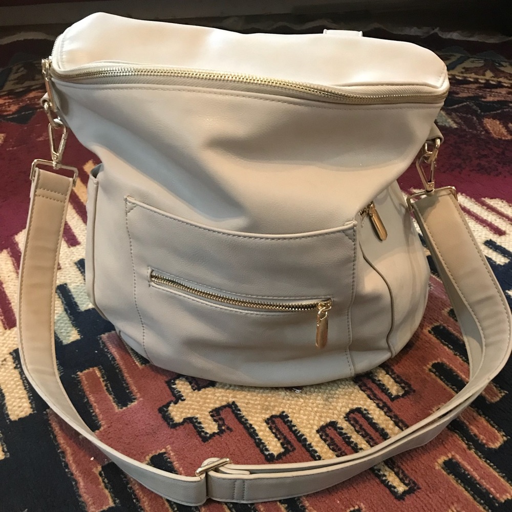 Awesome diaper bag! Backpack or shoulder carry!